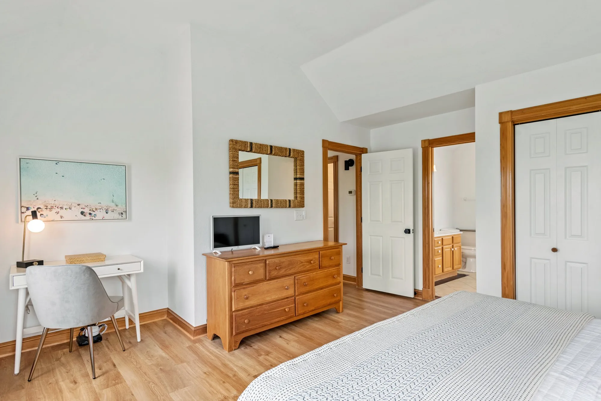 Bedroom with sound view