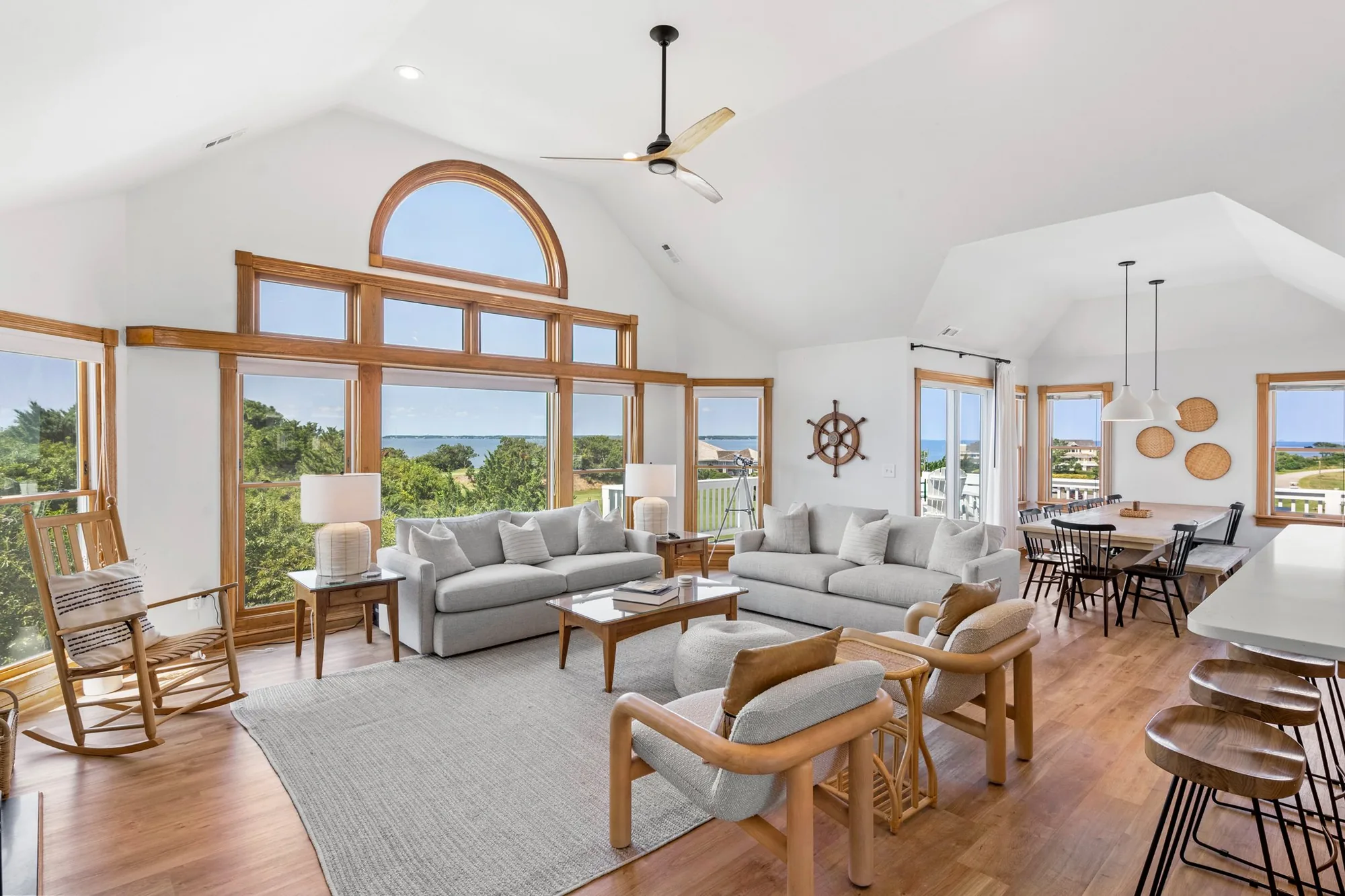 Dining with sound view